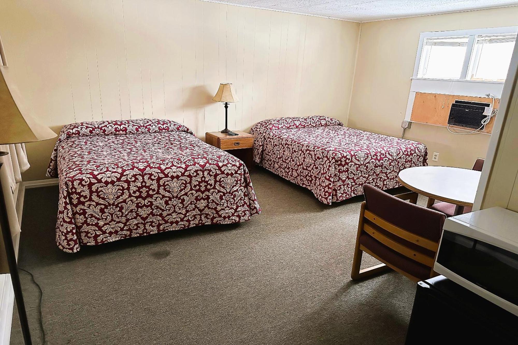 Love Hotels Timberline By Oyo Lake Superior Ironwood Exterior photo